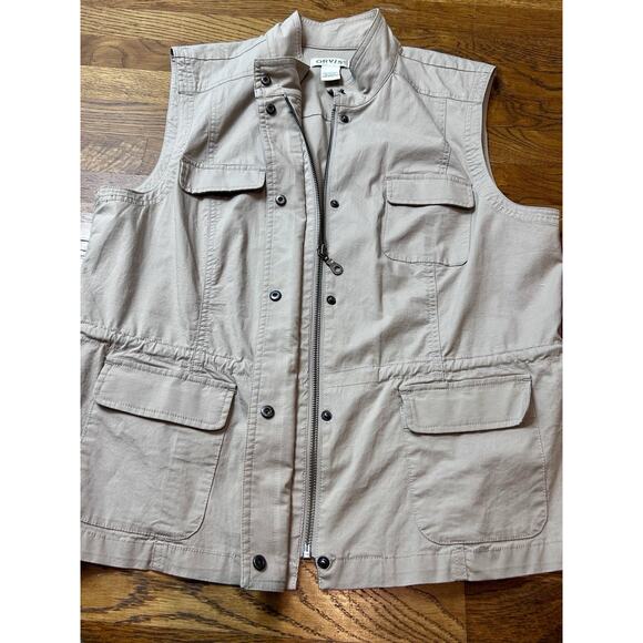 Orvis Khaki Woman’s Vest Size 14 Fly fishing, Hiking, Pockets - Picture 6 of 8